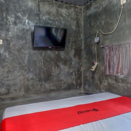 Reddoorz Near Jumbo Mall Sragen Esterno foto