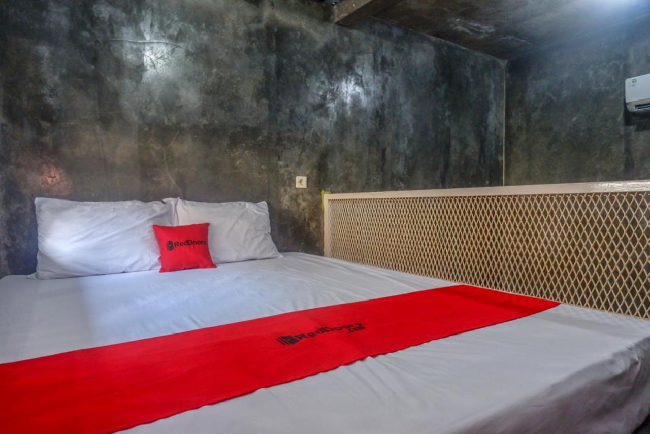 Reddoorz Near Jumbo Mall Sragen Esterno foto