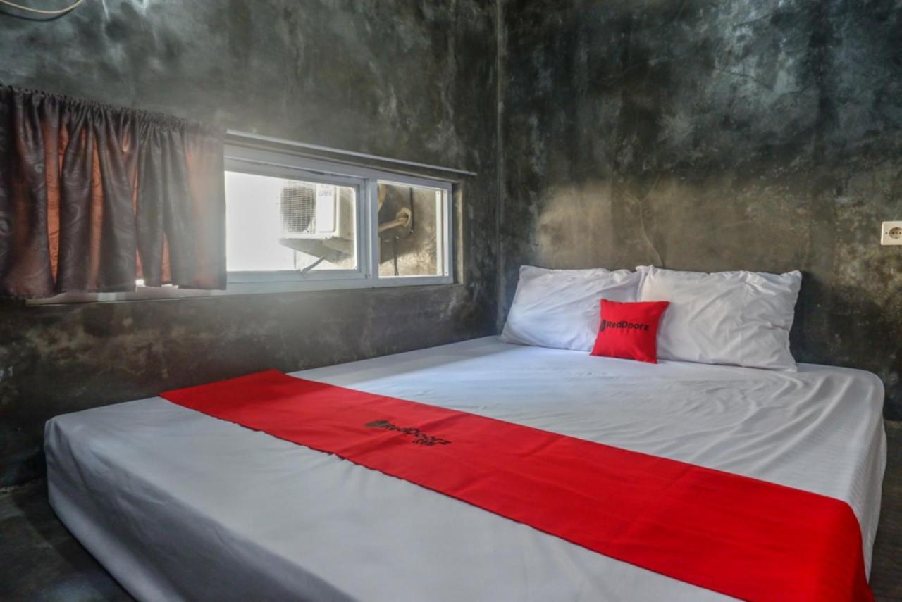 Reddoorz Near Jumbo Mall Sragen Esterno foto