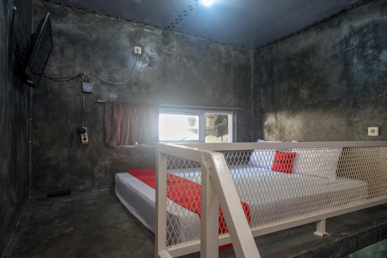 Reddoorz Near Jumbo Mall Sragen Esterno foto