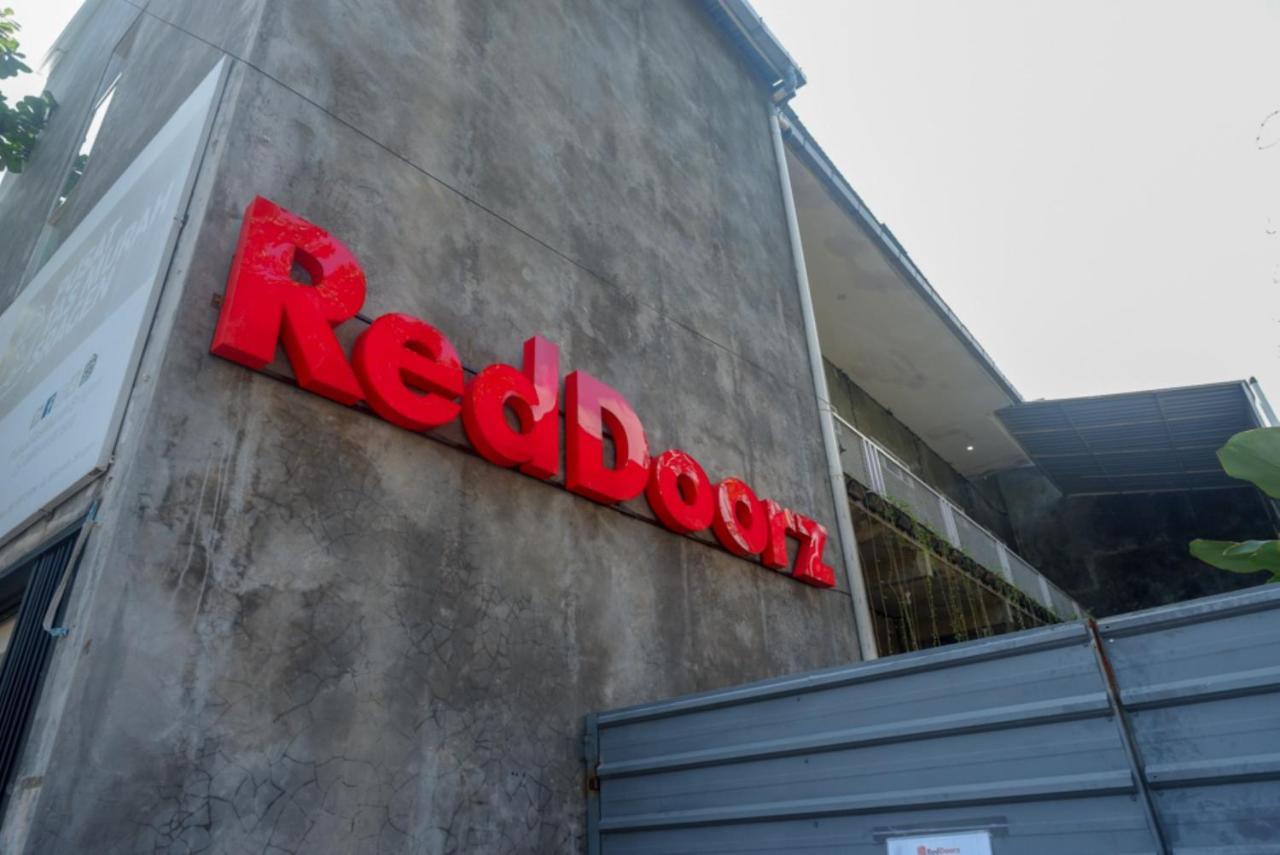 Reddoorz Near Jumbo Mall Sragen Esterno foto